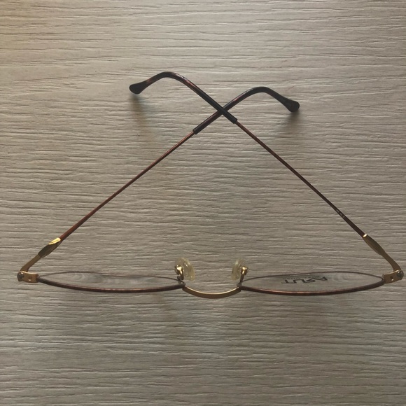 TURA eyeglasses - Picture 5 of 9